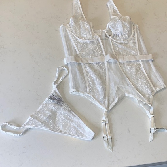 Victoria’s Secret Embellished Lace Merrywidow - Picture 2 of 8